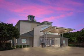  Motel 6-Cleburne, TX  Клберн